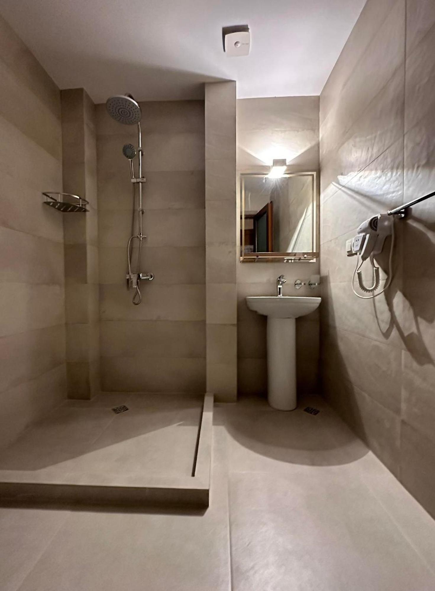 Karse Hotel Ambrolauri Room photo